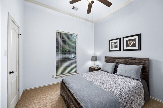 Foto del edificio - 8338 Whisper Point Dr
