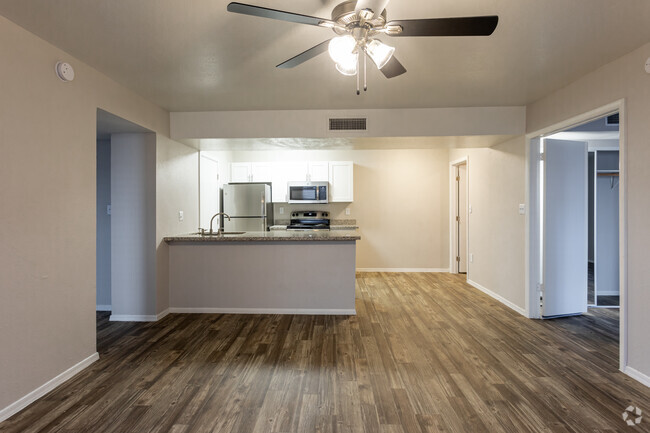 2BR, 2BA - 1120SF - Sunrise on the Rail