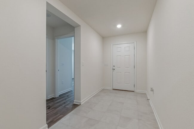 Building Photo - 6611