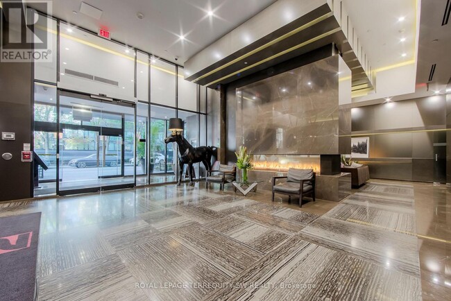 Building Photo - 101 Charles St E