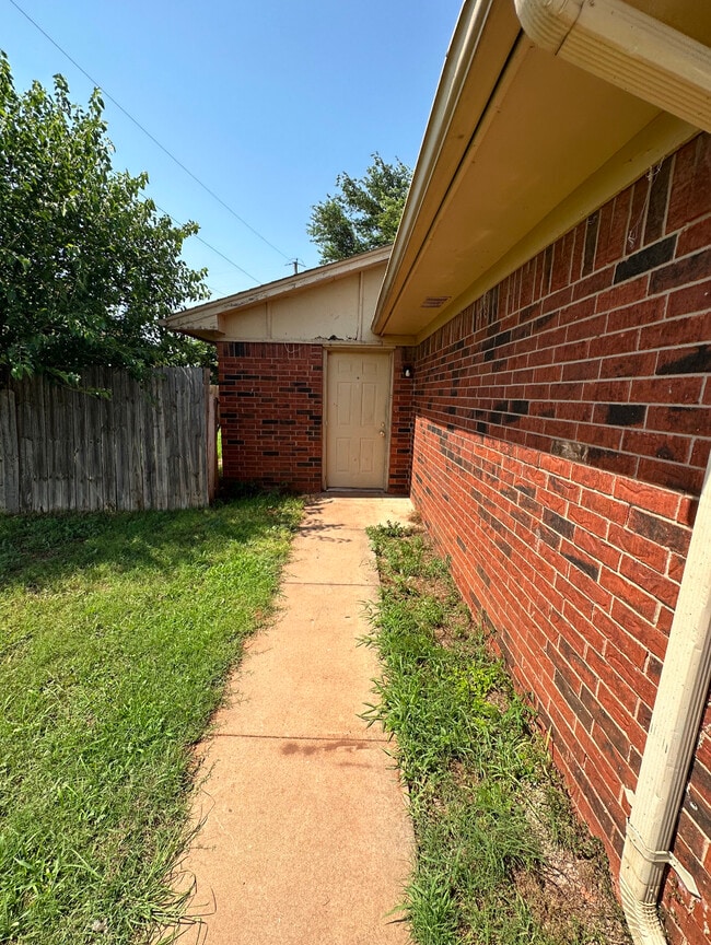 Building Photo - 123 Cripple Creek Ln