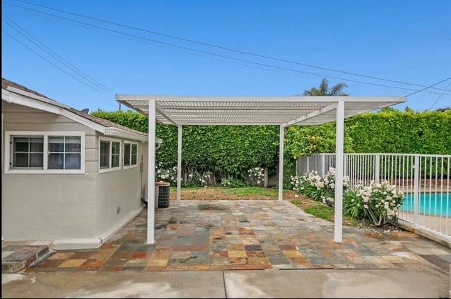 Building Photo - 923 W Orange Grove Ave