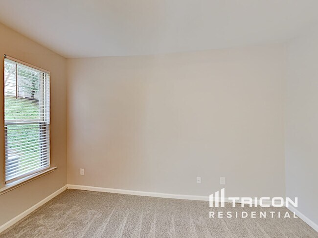 Foto del edificio - 348 Rankin Cir