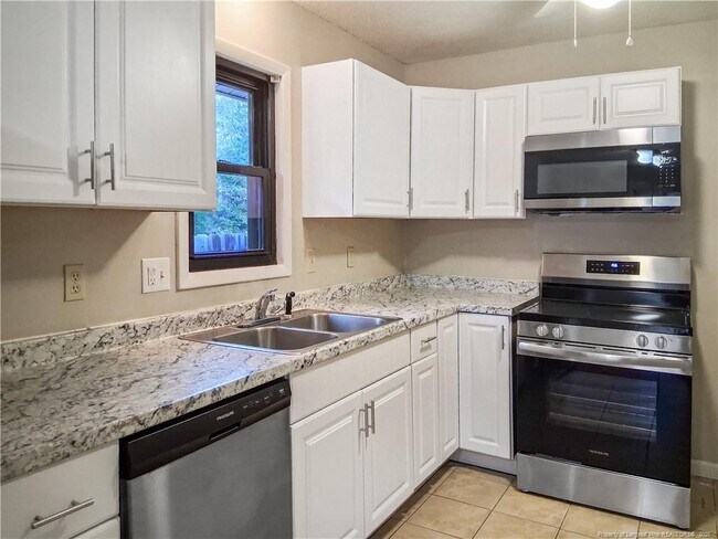 Foto del edificio - 6594 Honeysuckle Dr