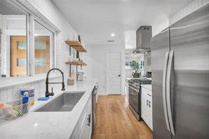 Building Photo - 10601 Walnut Bend Dr