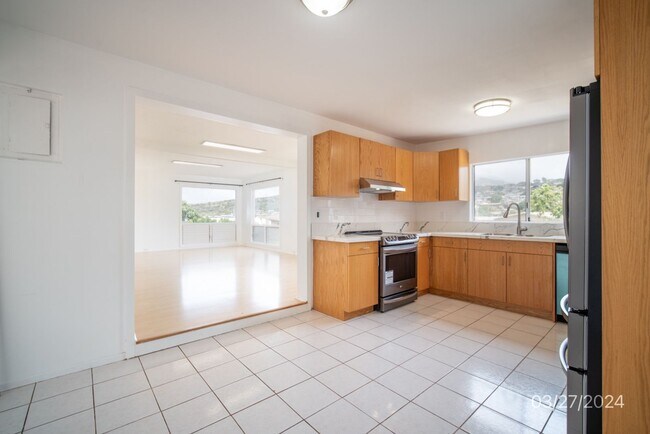 Building Photo - $3400 | 3br/2ba Single Family Home in Maka...