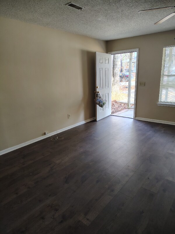 Foto del edificio - 112 Leila Ln