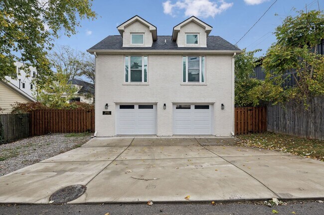 Foto del edificio - Furnished short term rental home with all utilities included