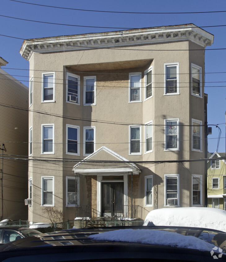 Primary Photo - 8 N 10th Ave