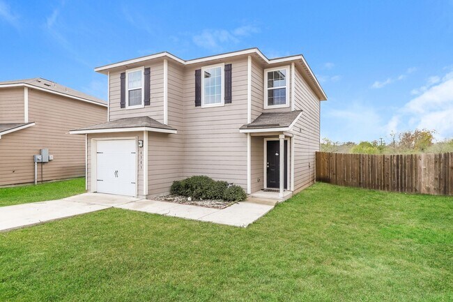 Foto del edificio - 3 Bedroom Ready for Immediate Move In!