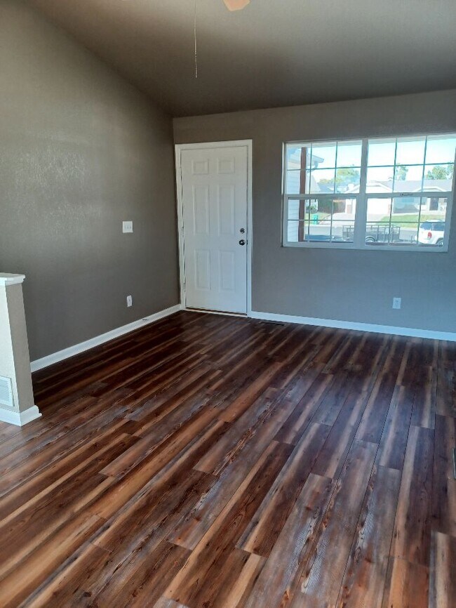 Foto del edificio - 3200 Rock Point Ct