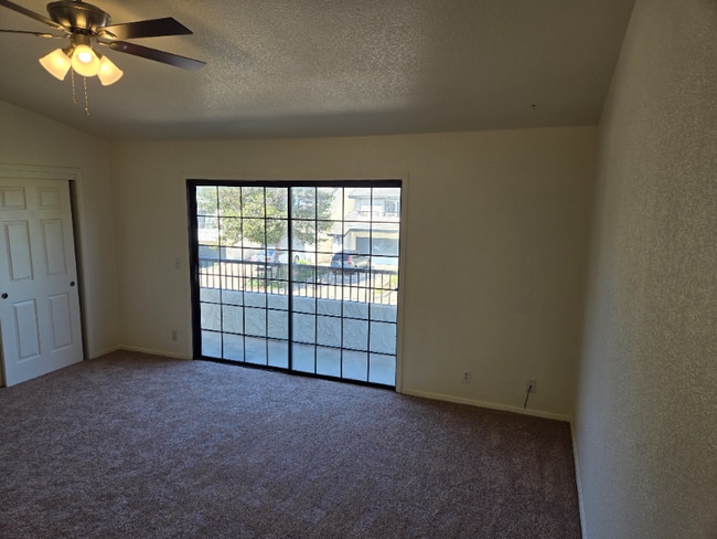 Foto del edificio - 652 Shady Ln
