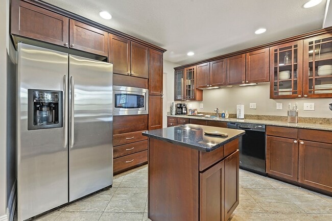 Building Photo - Incredible Home A Block off of Biloxi Beach!