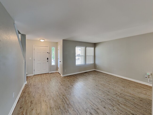 Building Photo - 2215 E 126th Way