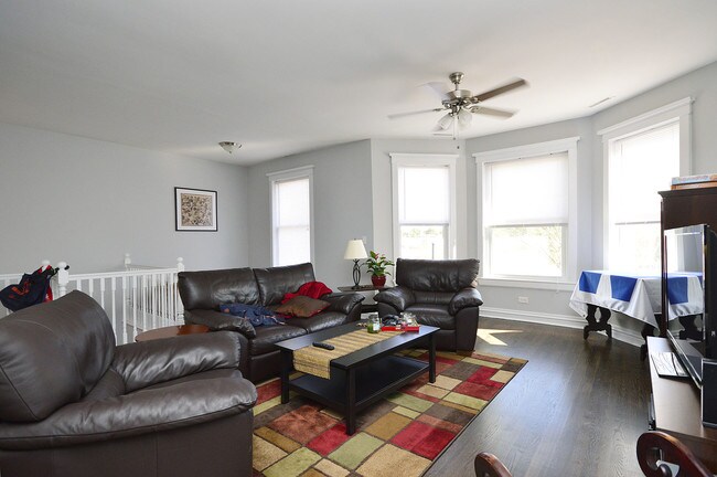 Foto del edificio - 3942 N Southport Ave