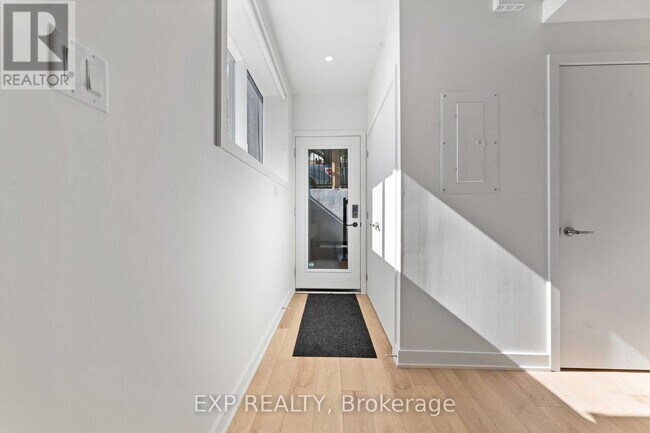 Building Photo - 844 Connaught Ave