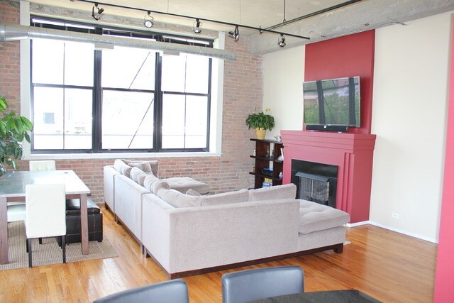 Fotografía del edificio - 817 W Washington Blvd