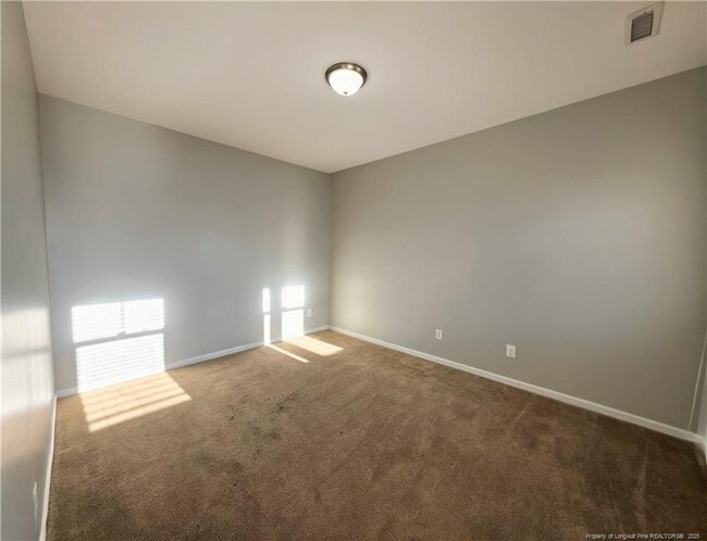 Foto del edificio - 825 Running Horse Ln