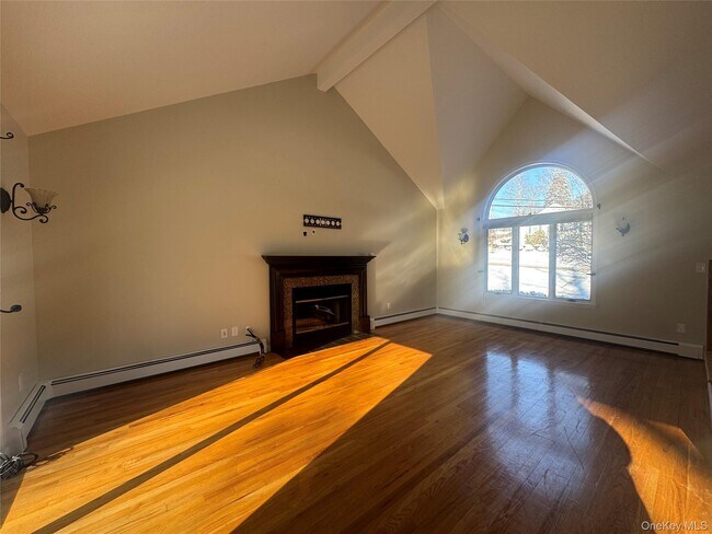 Foto del edificio - 28 Lakeview Dr