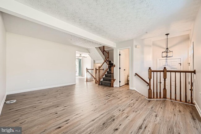 Foto del edificio - 8540 Pine Meadows Dr