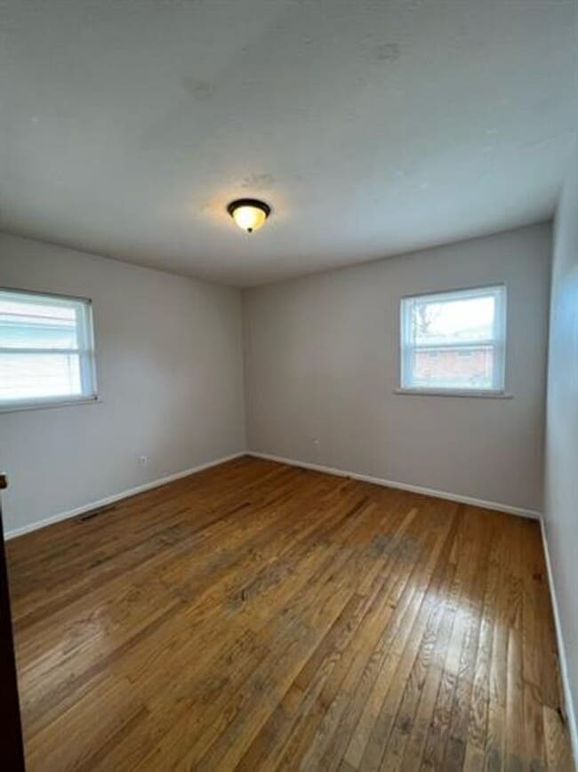 Building Photo - Cozy three bedroom in Saint Albans