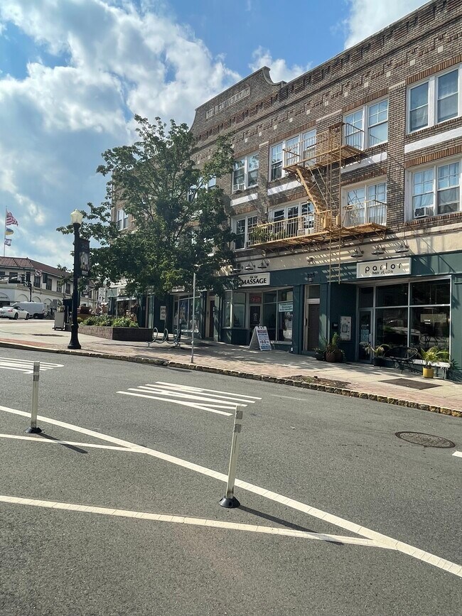 Foto del edificio - 227 Glenridge Ave