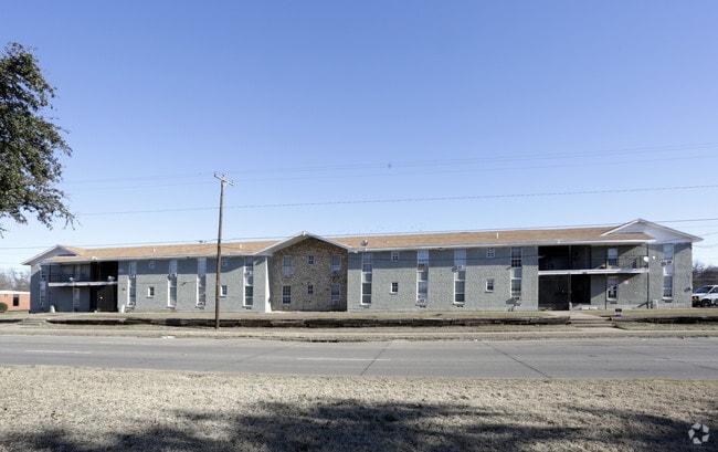 Building Photo - Hampton Village