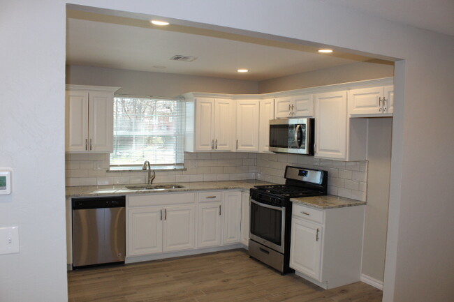 Foto del edificio - 5908 NW 61st St