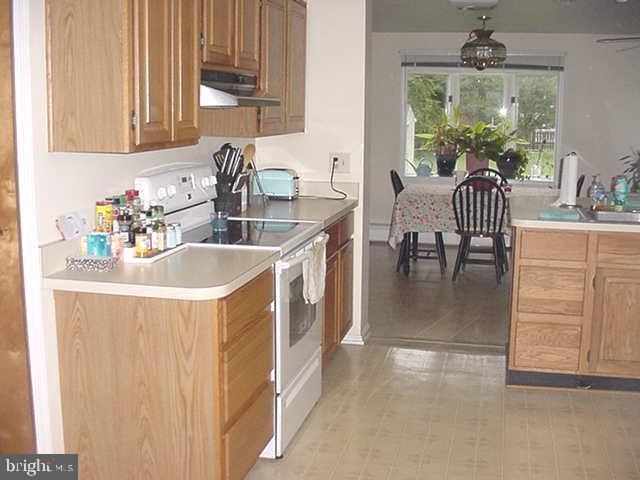 Foto del edificio - 9318 Stuart Ave