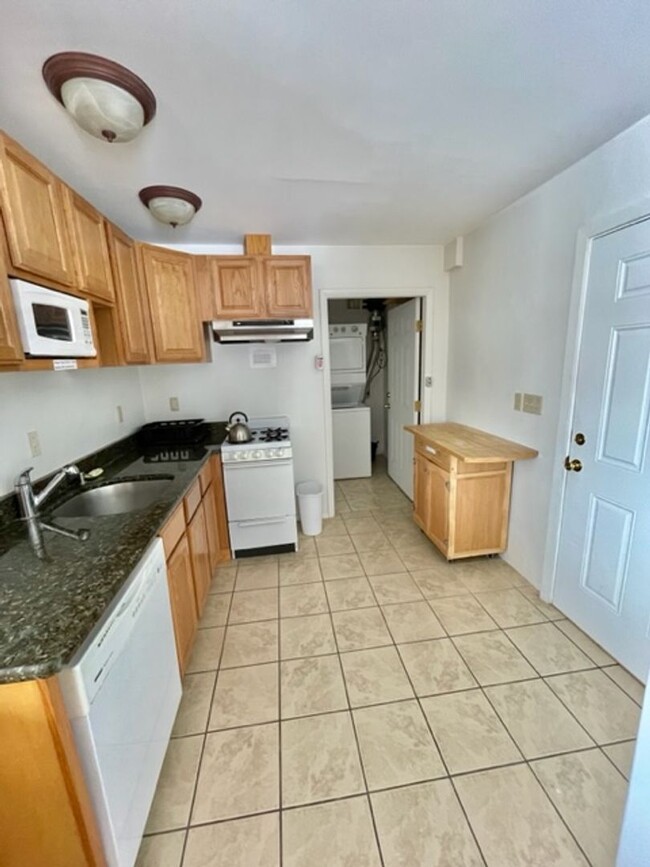 Building Photo - Charming 1 Bed, 1 Bath Attached Apartment ...