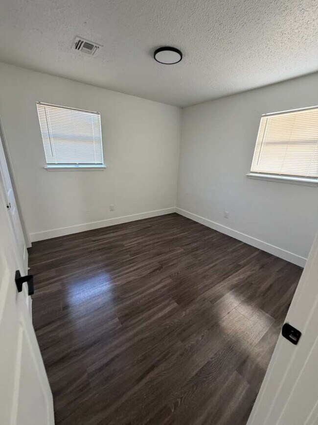 Foto del edificio - 329 NW 86th St