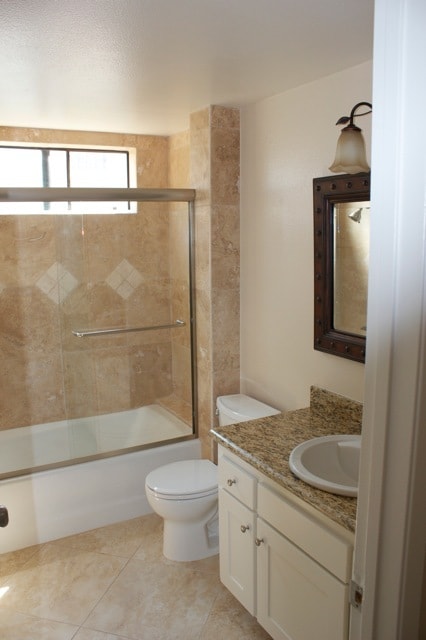 Hallway Bath - 24672 La Cresta Dr
