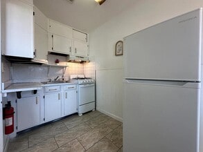Building Photo - 6642 Frankford Ave