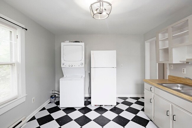 Building Photo - Charming Pet-Friendly Belmont Apartment