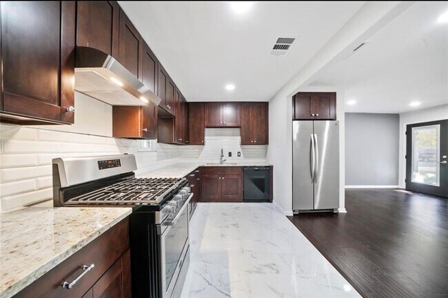 Foto del edificio - 6526 Westview Dr