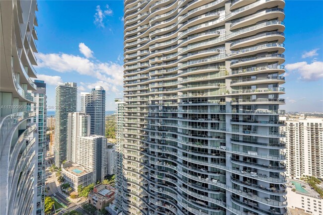 Foto del edificio - 1010 Brickell Ave