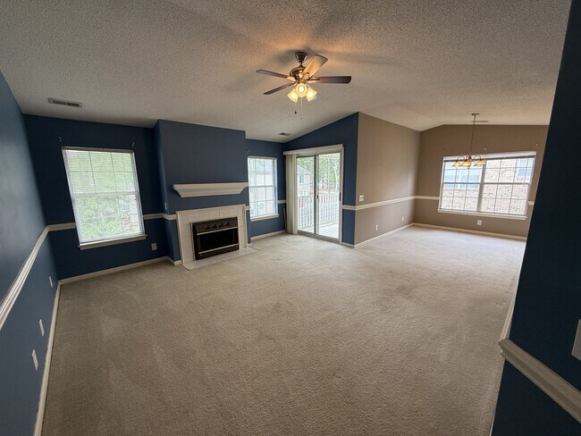 Building Photo - 2804 Mulberry Ln