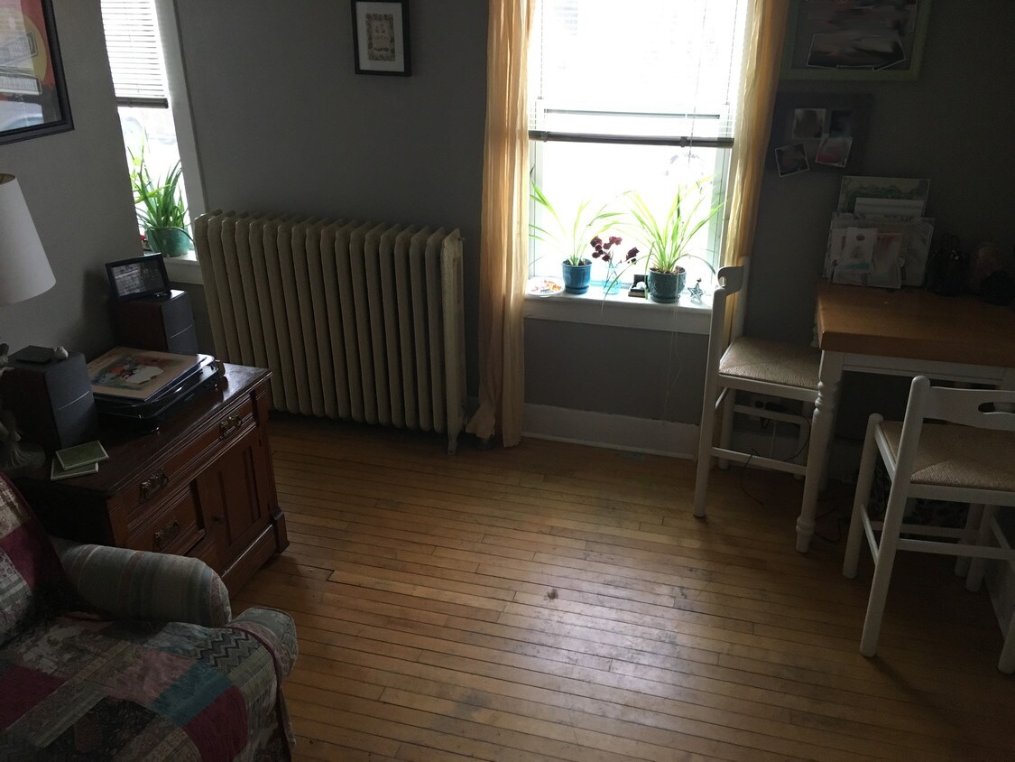 Foto principal - 743 Williamson St
