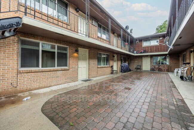 Foto del edificio - 1353 Coffman St