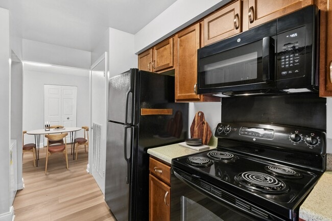 Building Photo - Poplar Glen