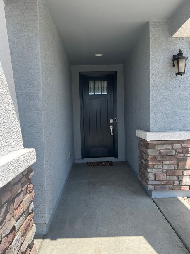 Foto del edificio - BRAND NEW HOME IN WARNER MEADOW