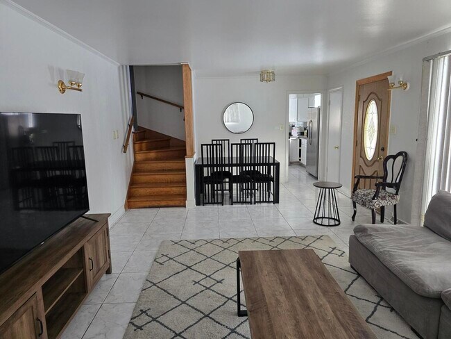 Foto del edificio - 7014 N Kilbourn Ave