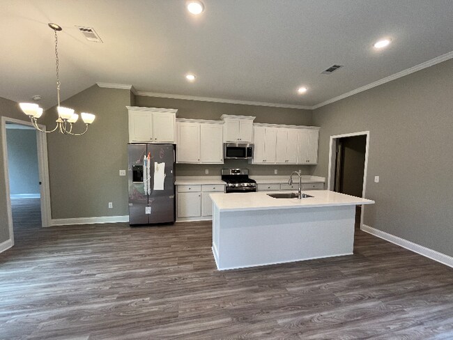 Building Photo - 541 Silver Hill Dr