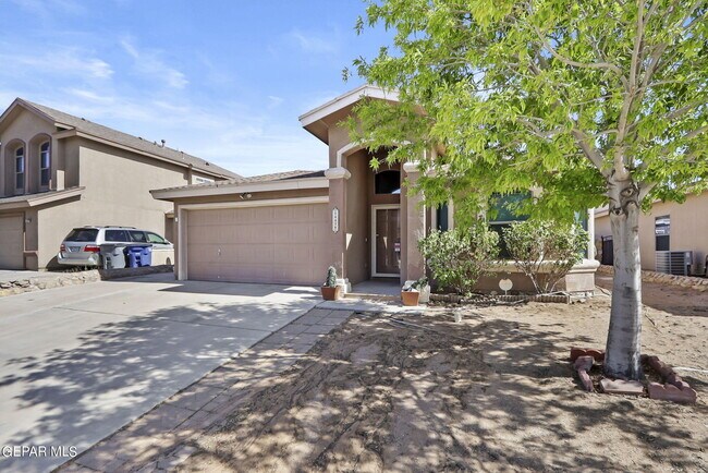 Foto del edificio - 14438 Miguel Terrazas Dr