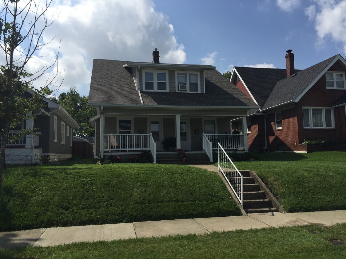 813 Main St in the heart of Beech Grove - 813 Main St