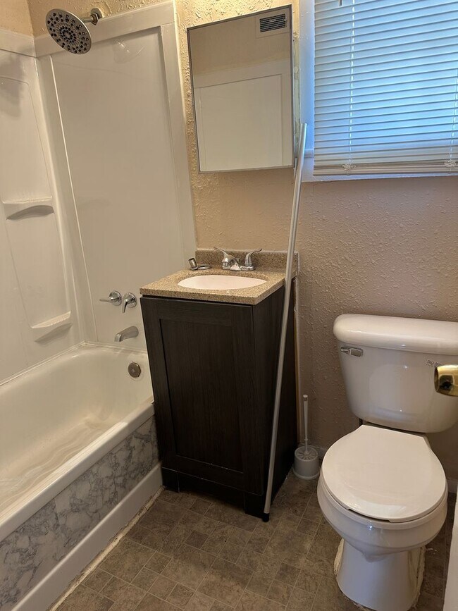 Building Photo - 45 Riley Manor Cir