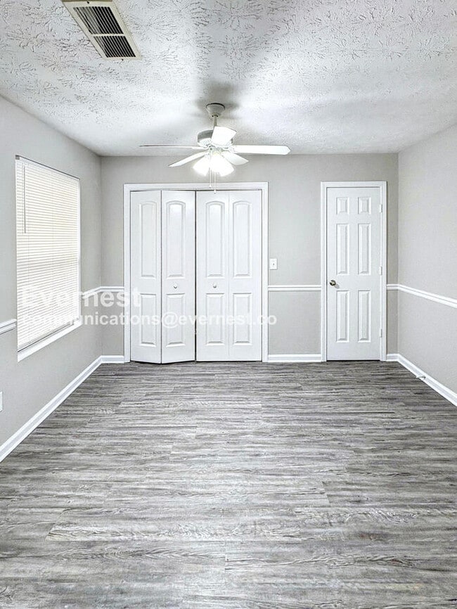 Building Photo - 9251 Club View Trace