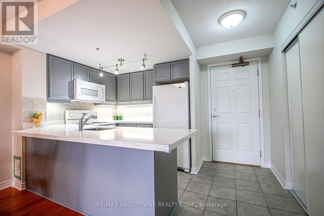 Building Photo - 350 Princess Royal Dr
