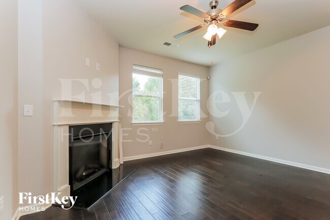 Foto del edificio - 569 Carleton Pl
