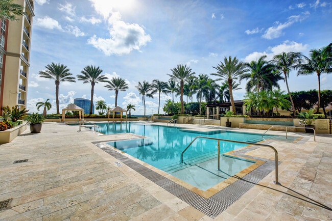 Photo - 550 Okeechobee Blvd Apartment